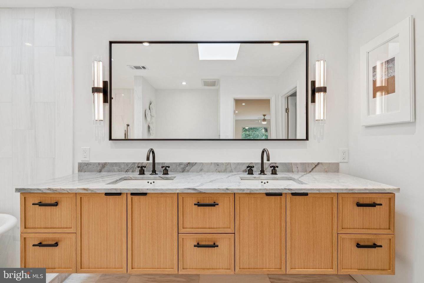 Oakton, Virginia, 22124, United States, 4 Bedrooms Bedrooms, ,4 BathroomsBathrooms,Residential,Active,1971783