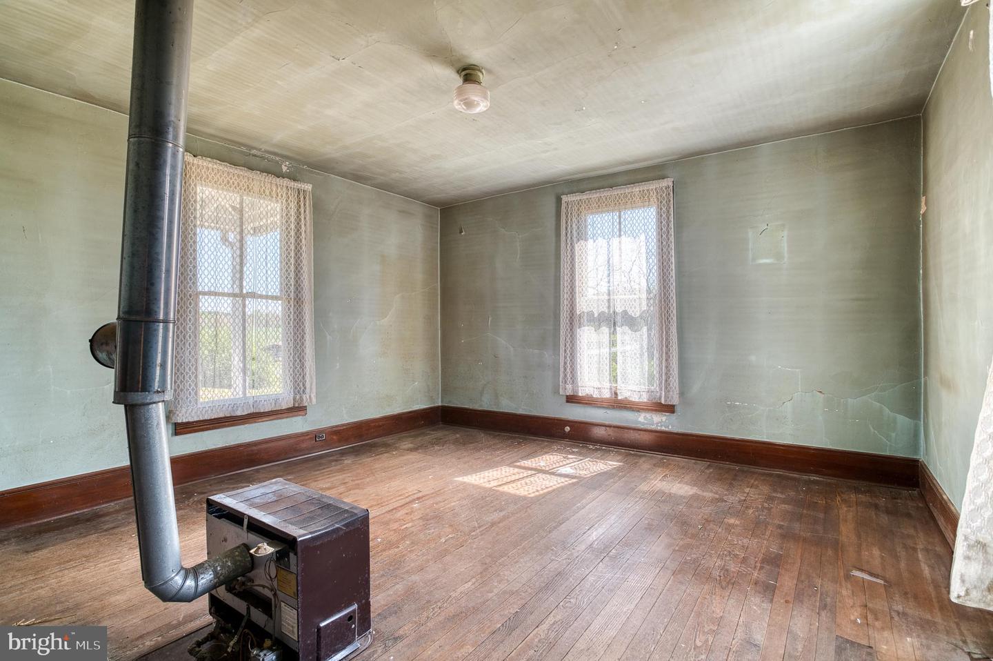 Culpeper, Virginia, 22701, United States, 4 Bedrooms Bedrooms, ,1 BathroomBathrooms,Residential,Active,1799358
