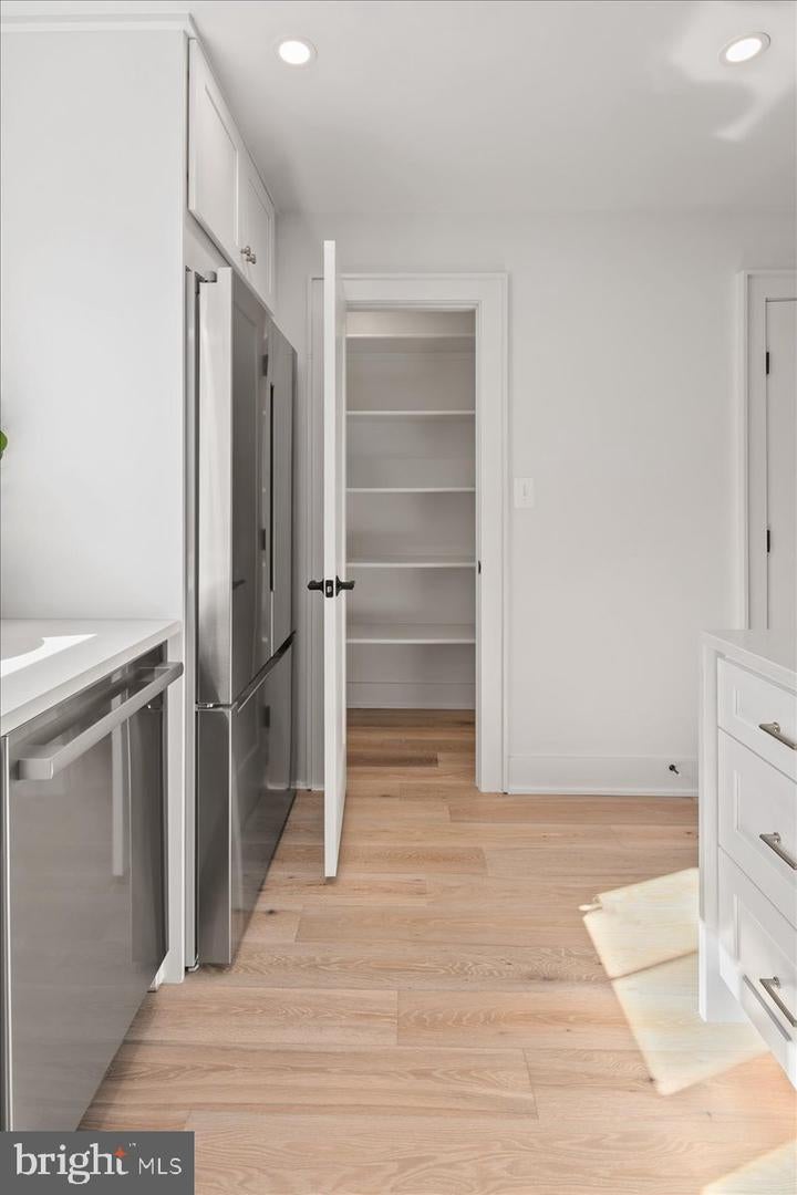 Arlington, Virginia, 22201, United States, 4 Bedrooms Bedrooms, ,5 BathroomsBathrooms,Residential,Active,2011879