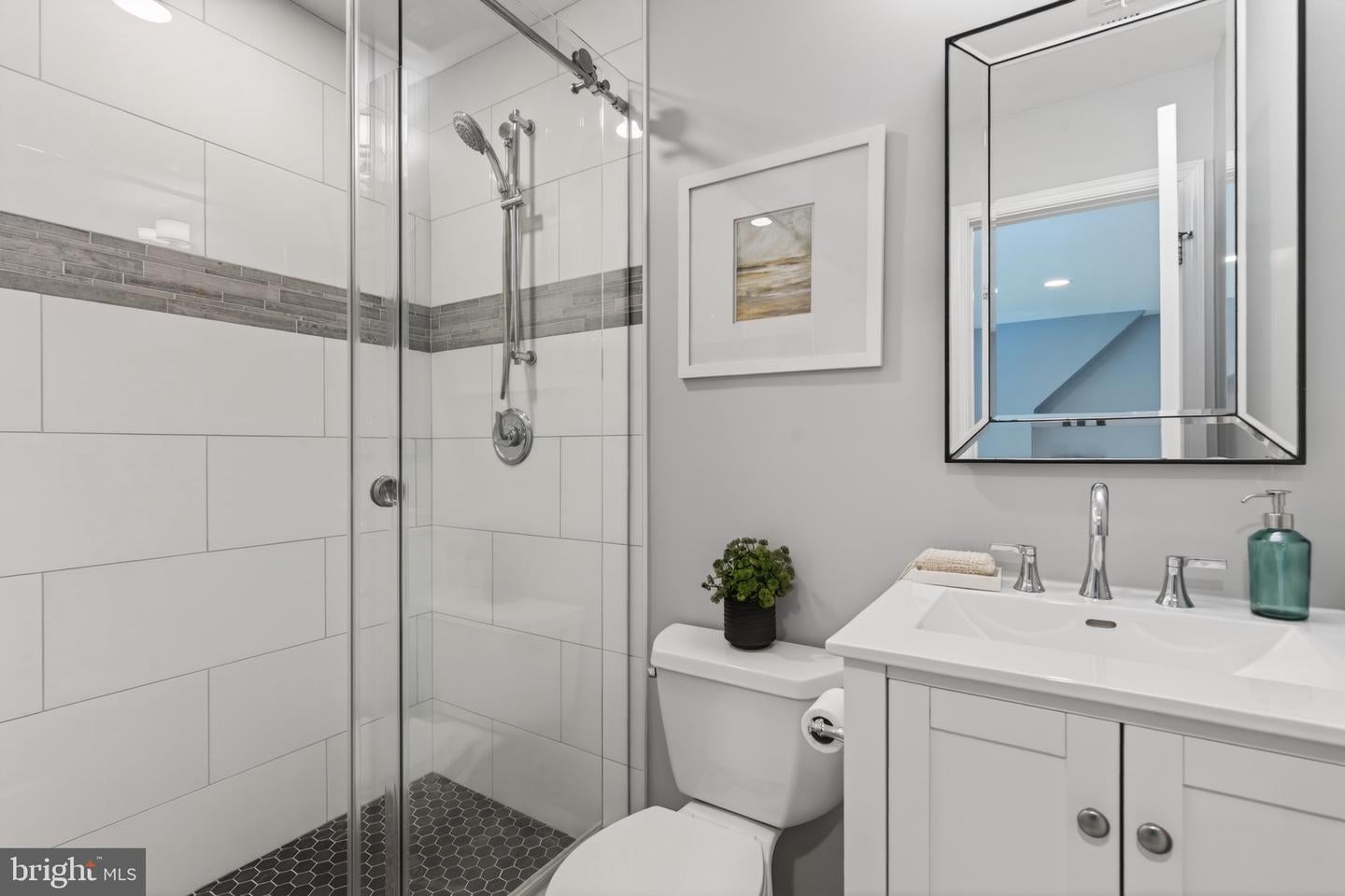Fairfax Station, Virginia, 22039, United States, 5 Bedrooms Bedrooms, ,5 BathroomsBathrooms,Residential,Pending,2045787