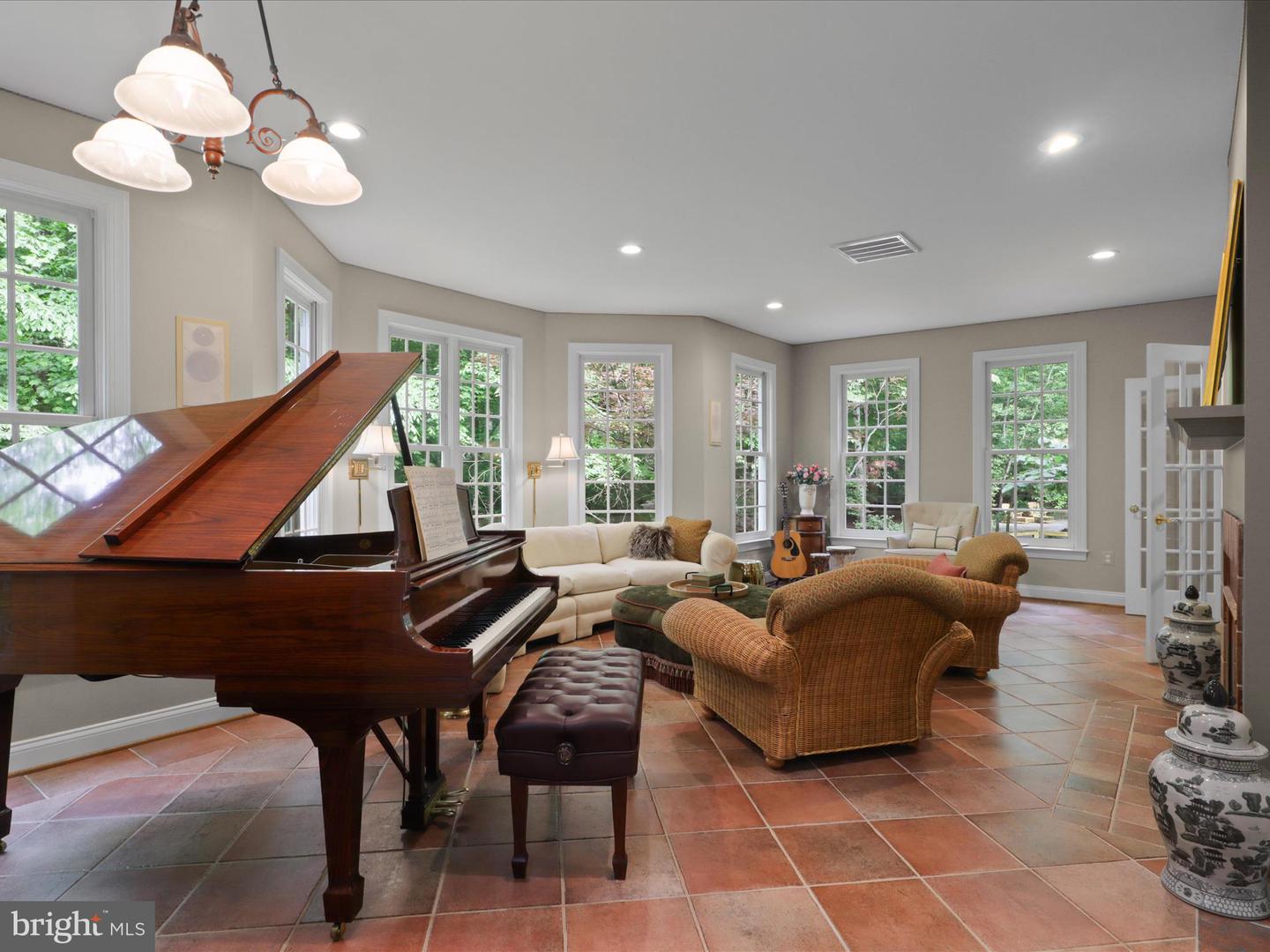 Fairfax Station, Virginia, 22039, United States, 5 Bedrooms Bedrooms, ,5 BathroomsBathrooms,Residential,Active,1943756