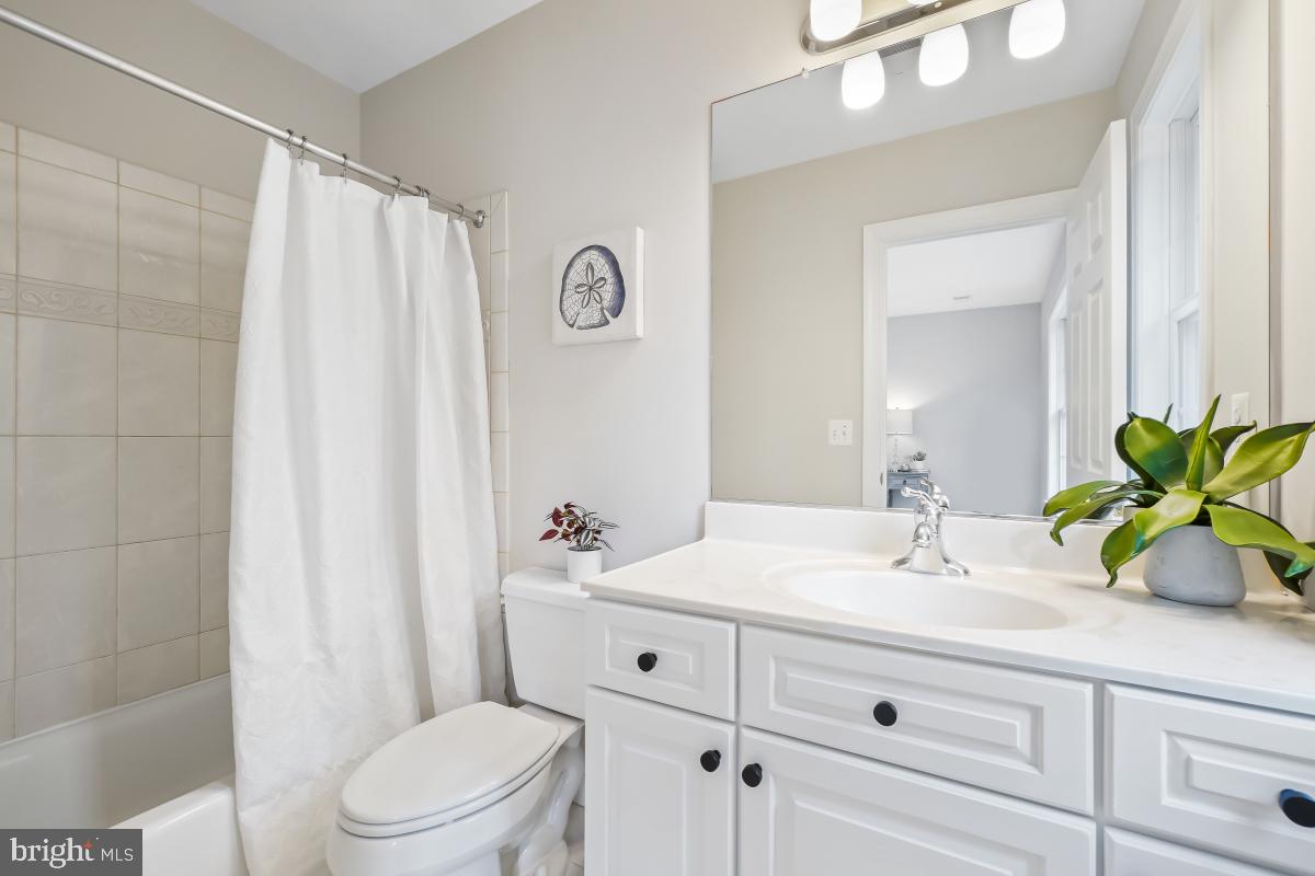 Fairfax, Virginia, 22030, United States, 5 Bedrooms Bedrooms, ,6 BathroomsBathrooms,Residential,Active,2008336