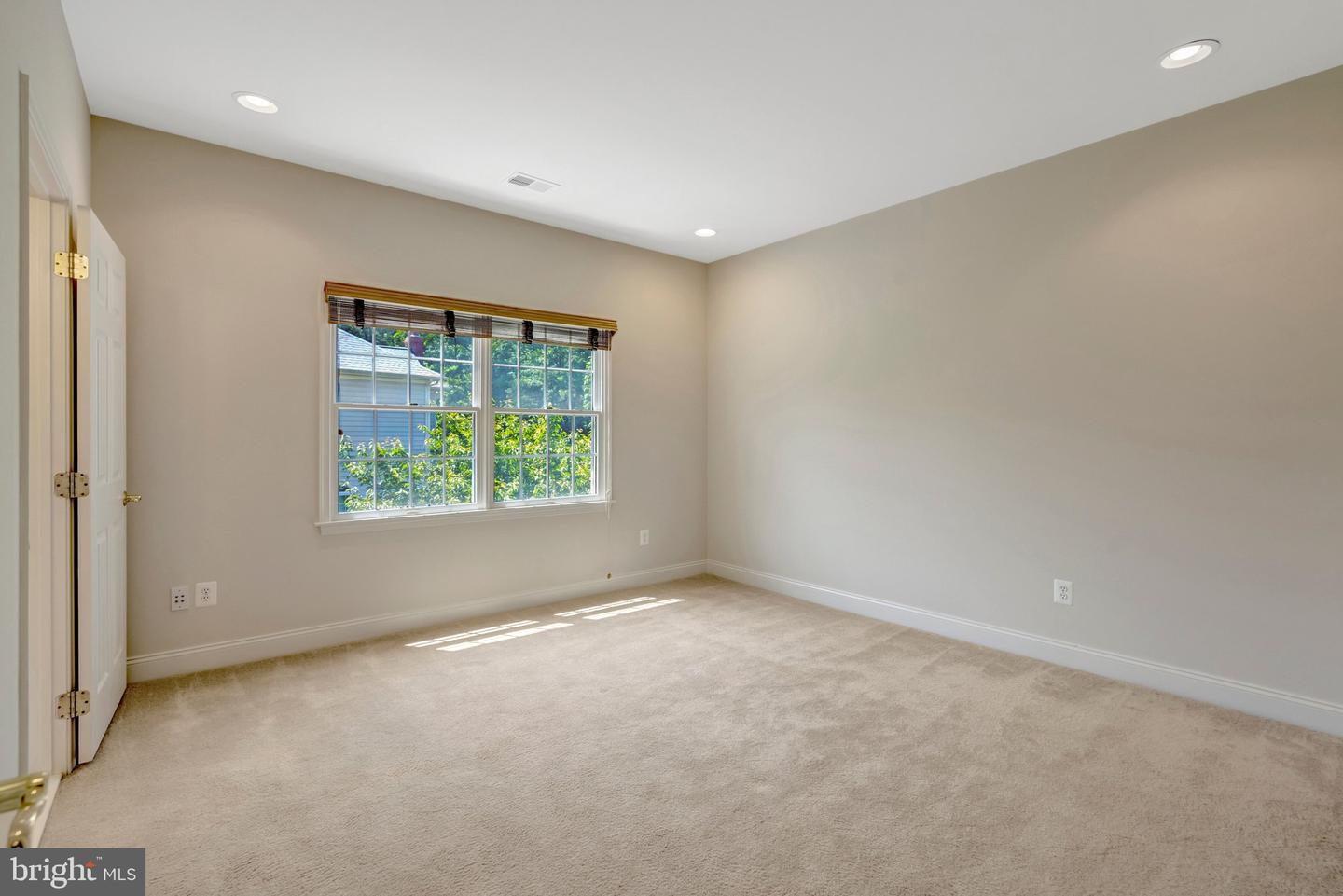 Haymarket, Virginia, 20169, United States, 5 Bedrooms Bedrooms, ,5 BathroomsBathrooms,Residential,Pending,2031766