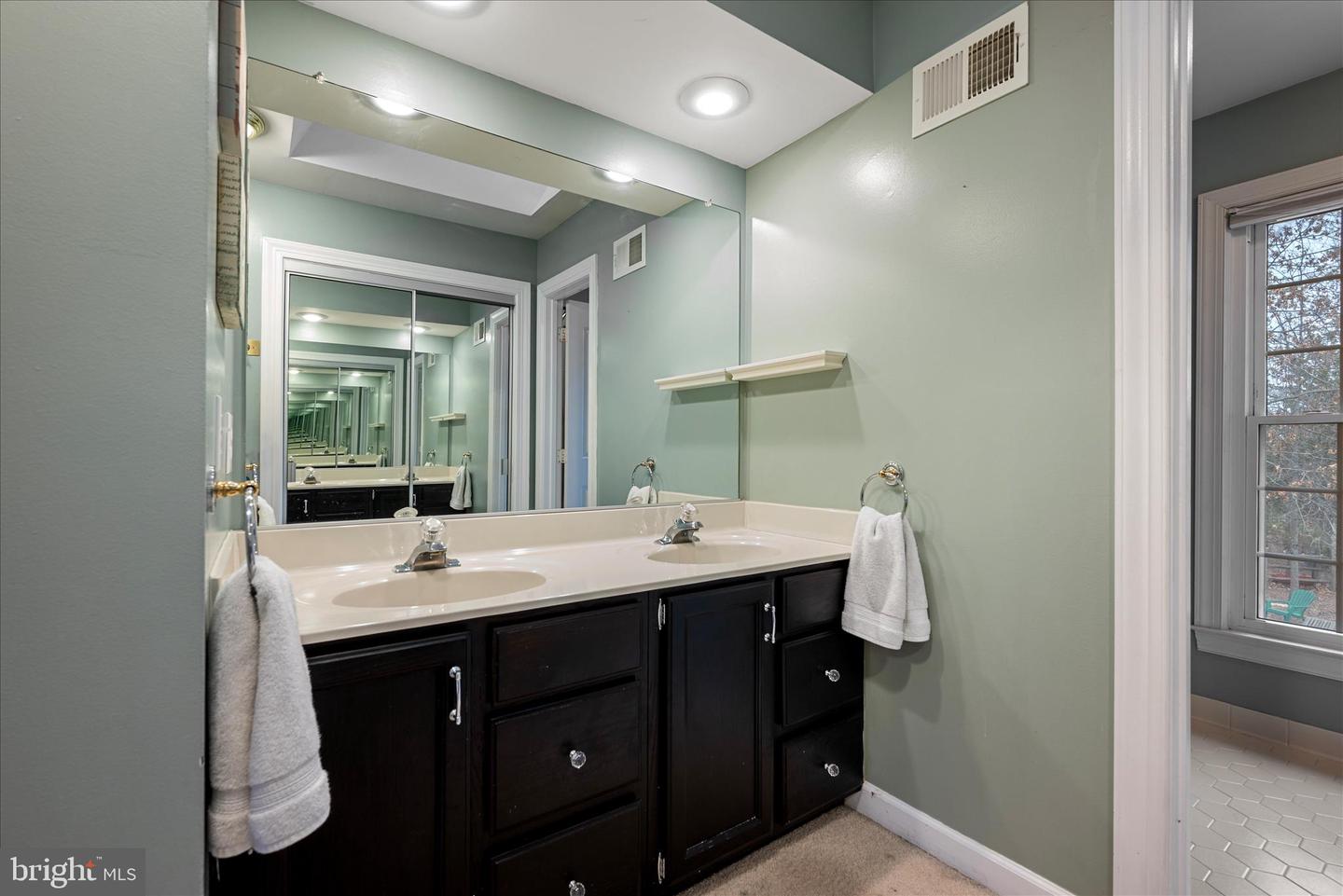 Centreville, Virginia, 20120, United States, 4 Bedrooms Bedrooms, ,3 BathroomsBathrooms,Residential,Active,2015484