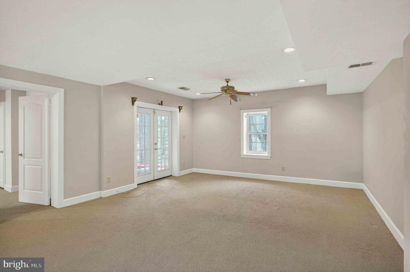 Clifton, Virginia, 20124, United States, 5 Bedrooms Bedrooms, ,6 BathroomsBathrooms,Residential,Active,2025639