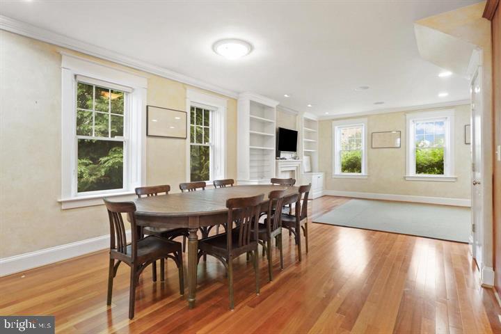 Mclean, Virginia, 22101, United States, 3 Bedrooms Bedrooms, ,3 BathroomsBathrooms,Residential,Active,1922333