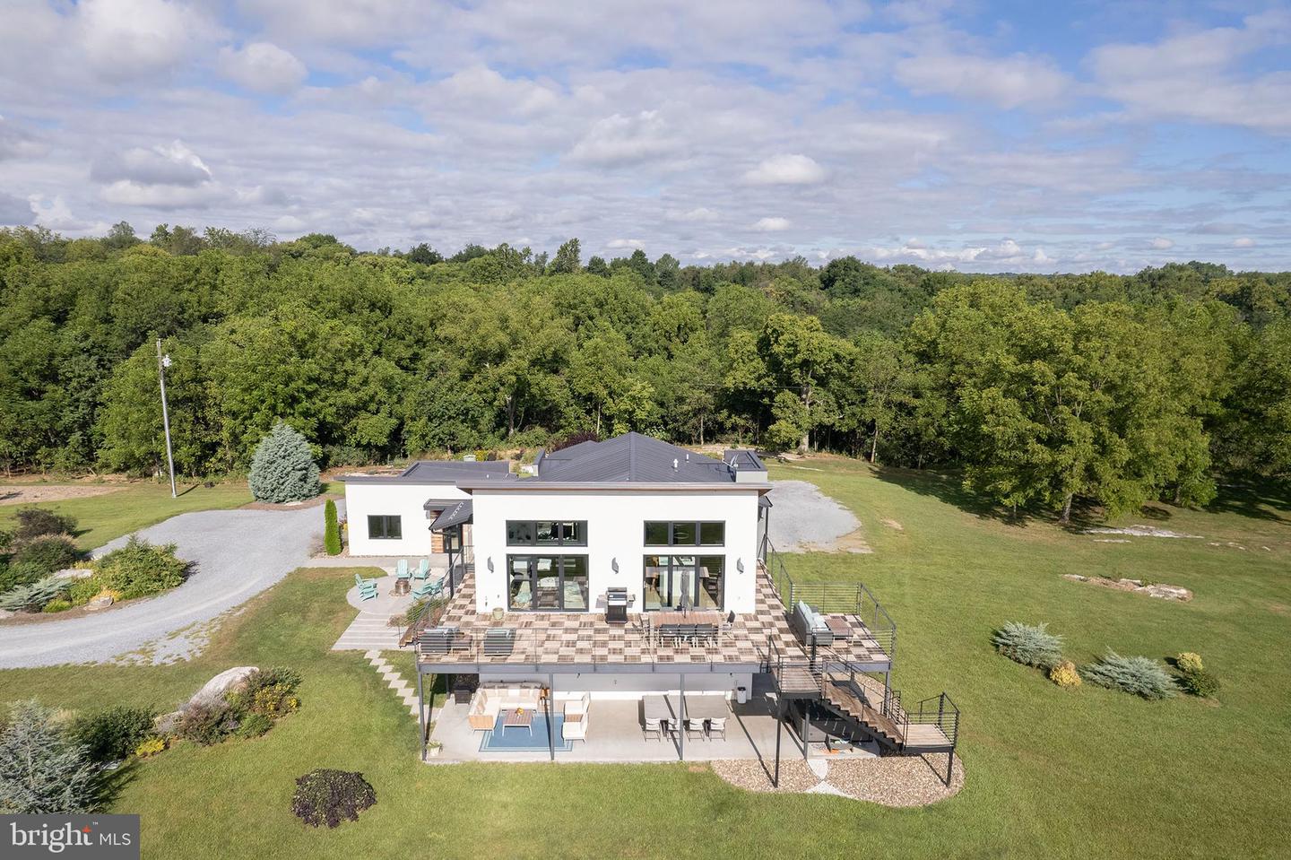 Berryville, Virginia, 22611, United States, 4 Bedrooms Bedrooms, ,4 BathroomsBathrooms,Residential,Active,1945547