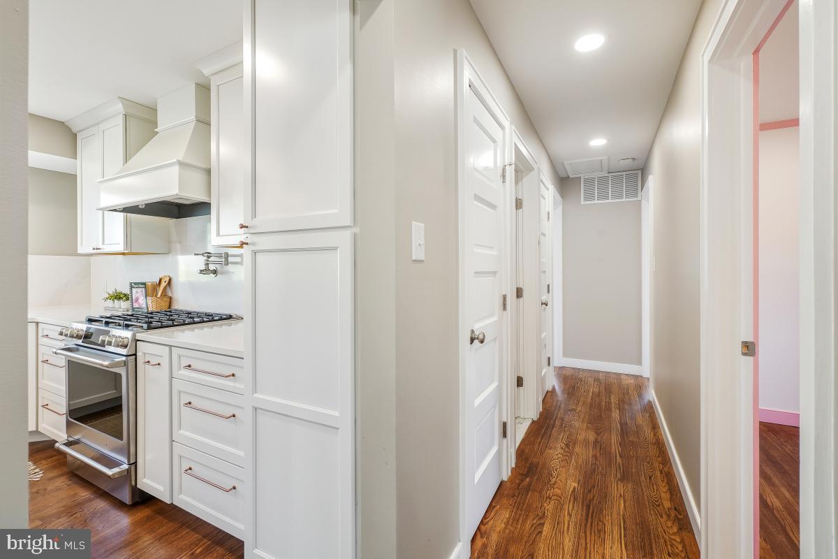 Alexandria, Virginia, 22308, United States, 3 Bedrooms Bedrooms, ,3 BathroomsBathrooms,Residential,Active,2006768