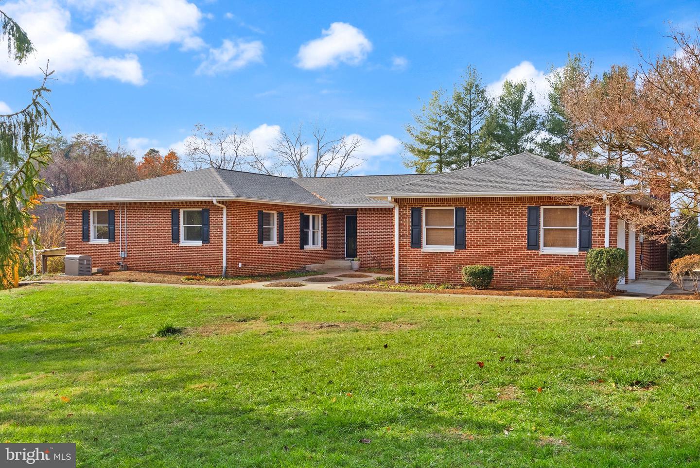 Amissville, Virginia, 20106, United States, 7 Bedrooms Bedrooms, ,4 BathroomsBathrooms,Residential,Active,1849572