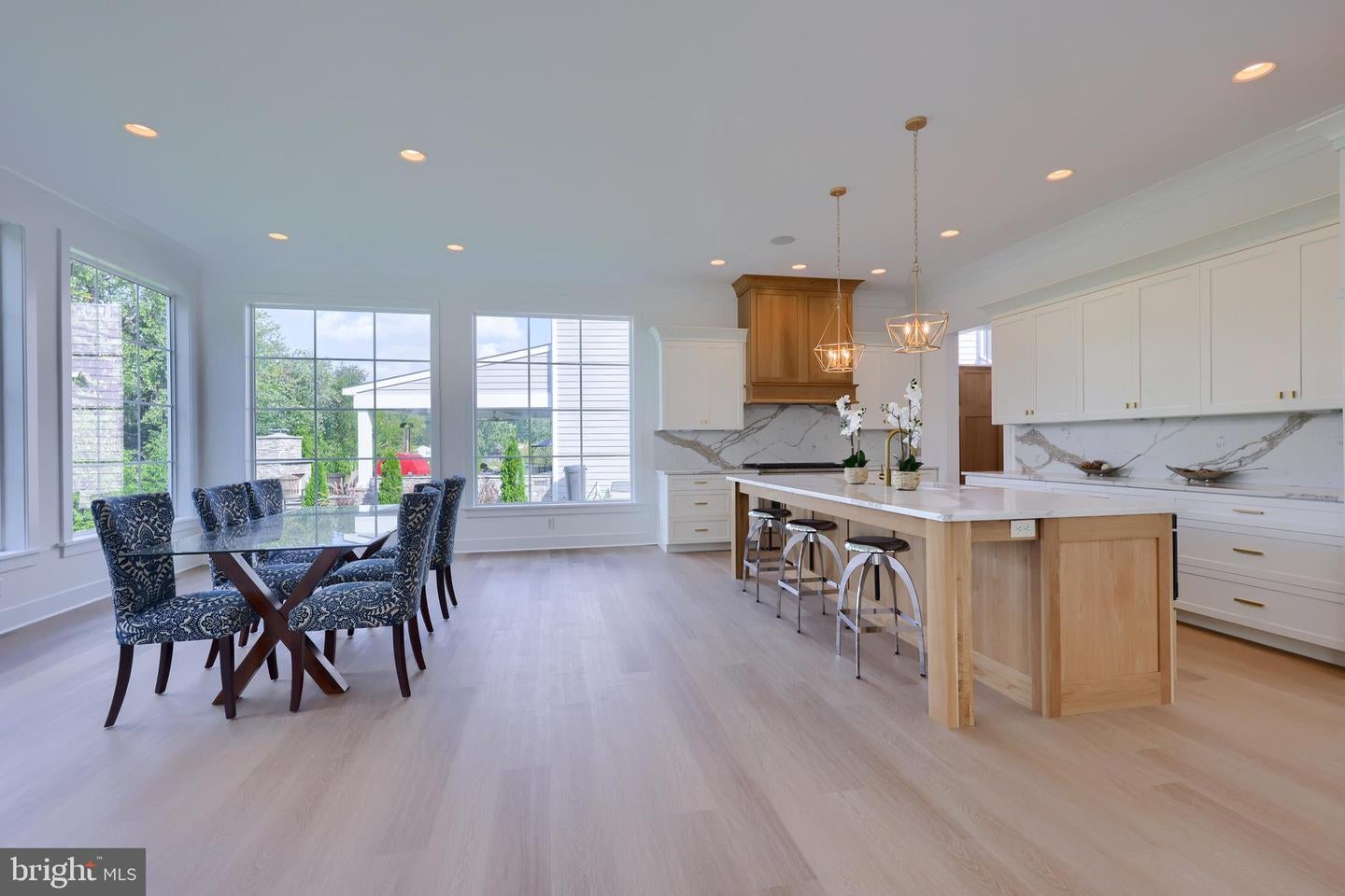 East Petersburg, Pennsylvania, 17520, United States, 4 Bedrooms Bedrooms, ,5 BathroomsBathrooms,Residential,Active,1702111