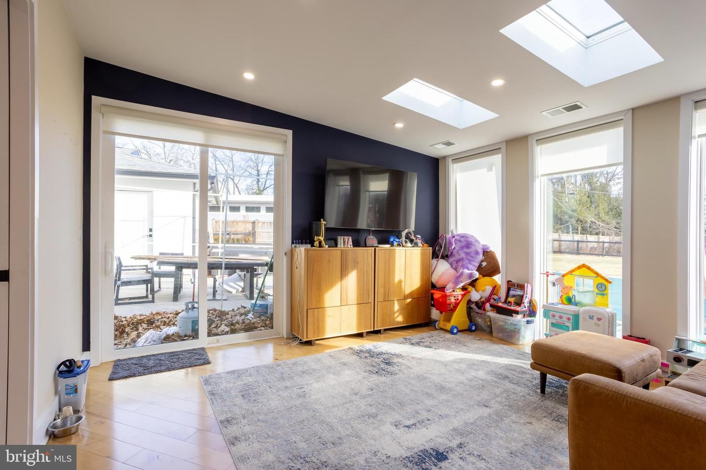 Pikesville, Maryland, 21208, United States, 6 Bedrooms Bedrooms, ,5 BathroomsBathrooms,Residential,Active,2010580