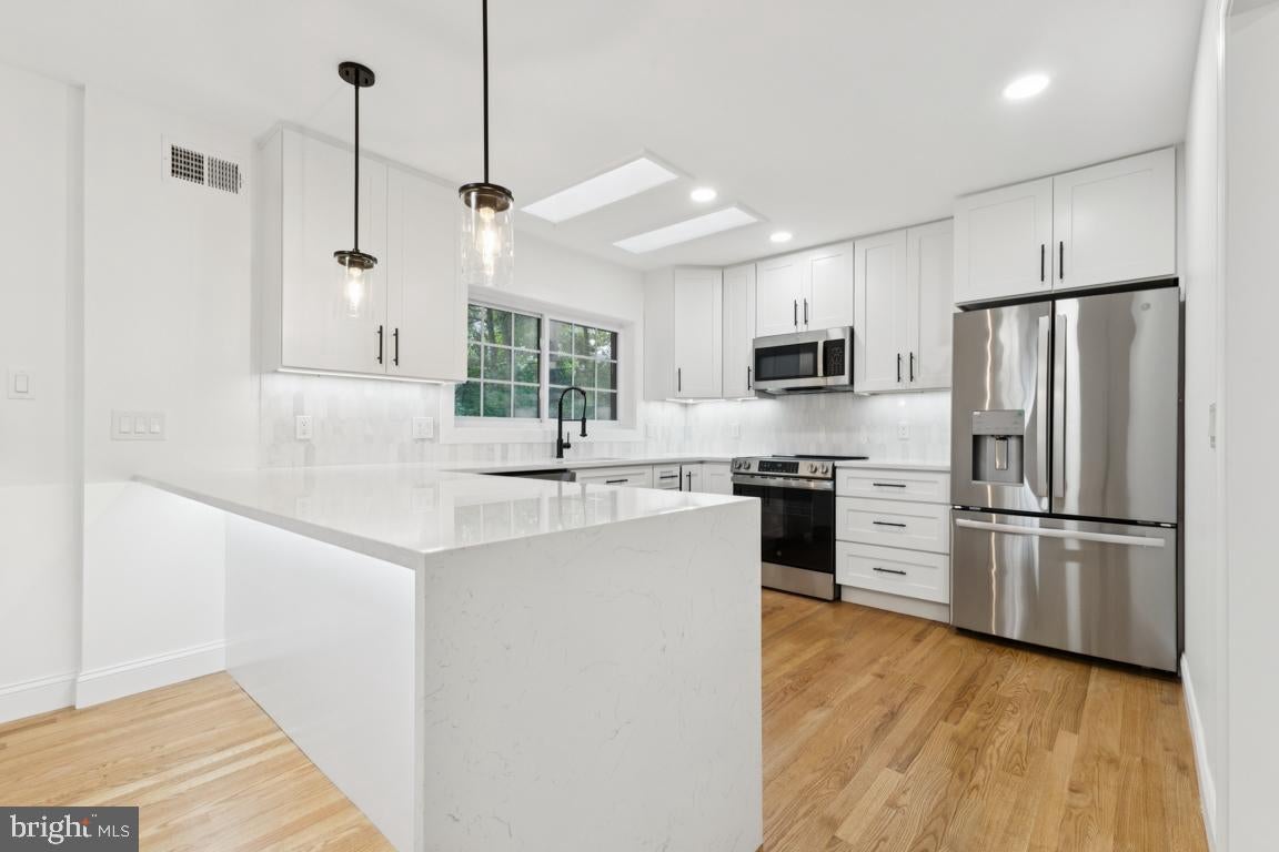 Arlington, Virginia, 22207, United States, 4 Bedrooms Bedrooms, ,3 BathroomsBathrooms,Residential,Active,1934775