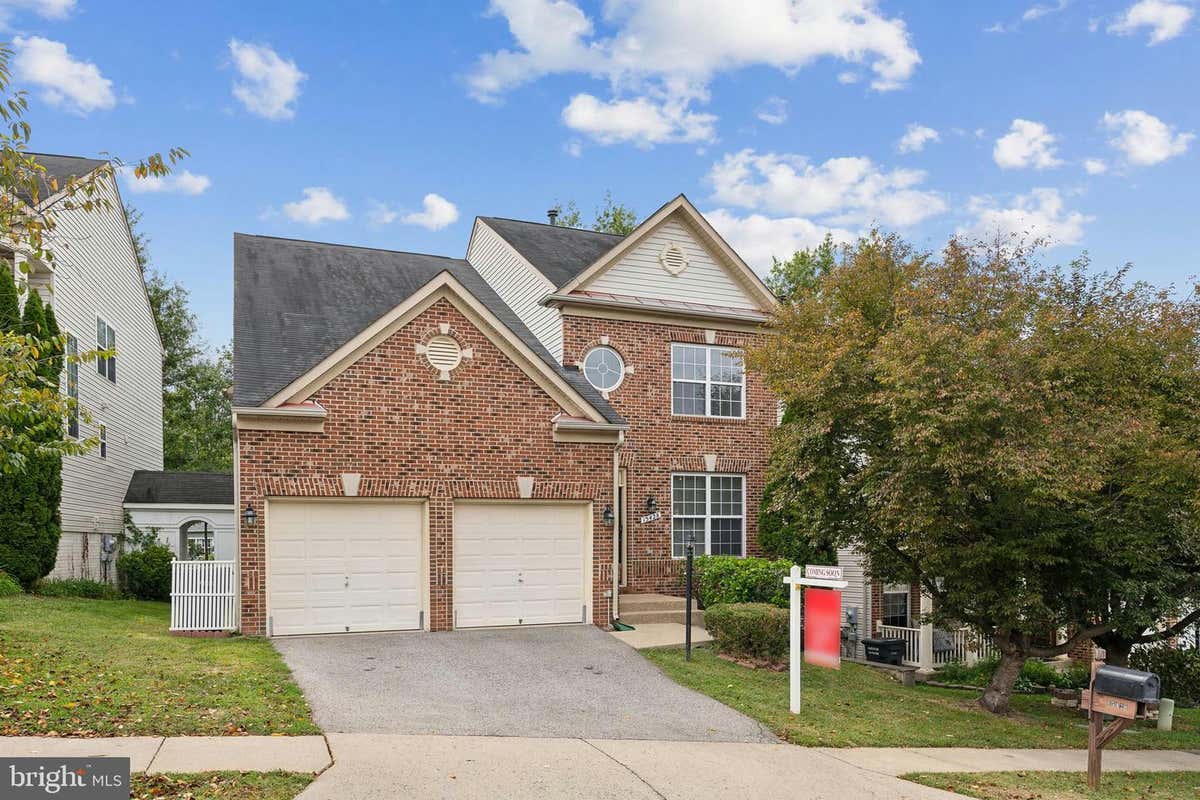 15428 LEEDS HILL WAY, WOODBRIDGE, VA 22191, photo 1 of 52