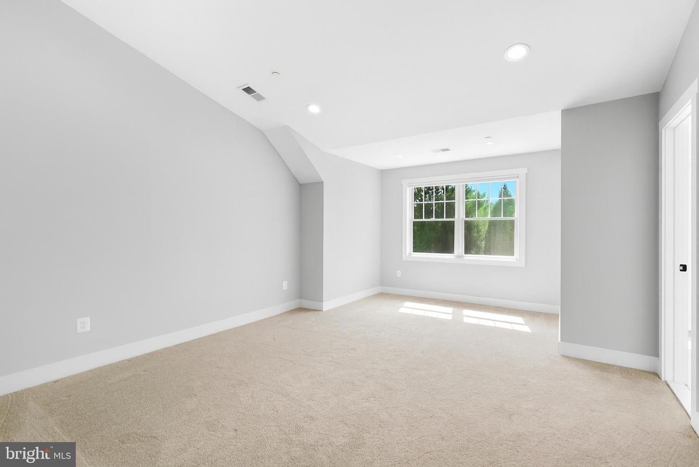 Highland, Maryland, 20777, United States, 5 Bedrooms Bedrooms, ,5 BathroomsBathrooms,Residential,Active,1944059