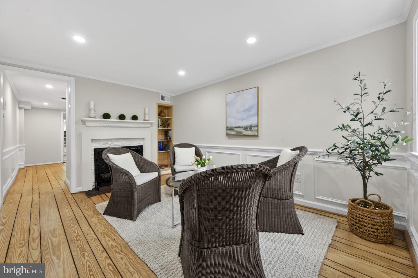 Alexandria, Virginia, 22314, United States, 3 Bedrooms Bedrooms, ,3 BathroomsBathrooms,Residential,Active,2044570