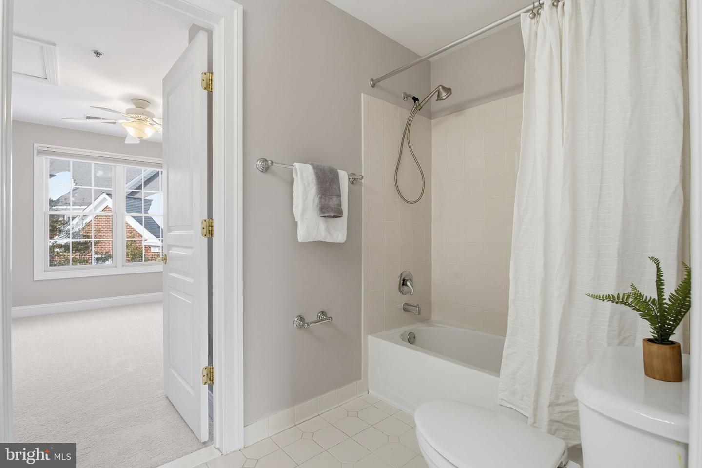 Rockville, Maryland, 20850, United States, 5 Bedrooms Bedrooms, ,5 BathroomsBathrooms,Residential,Active,2015808