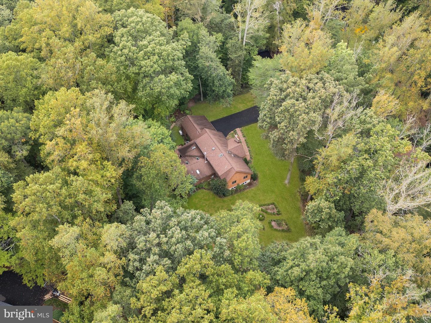 Clifton, Virginia, 20124, United States, 5 Bedrooms Bedrooms, ,4 BathroomsBathrooms,Residential,Active,1943827