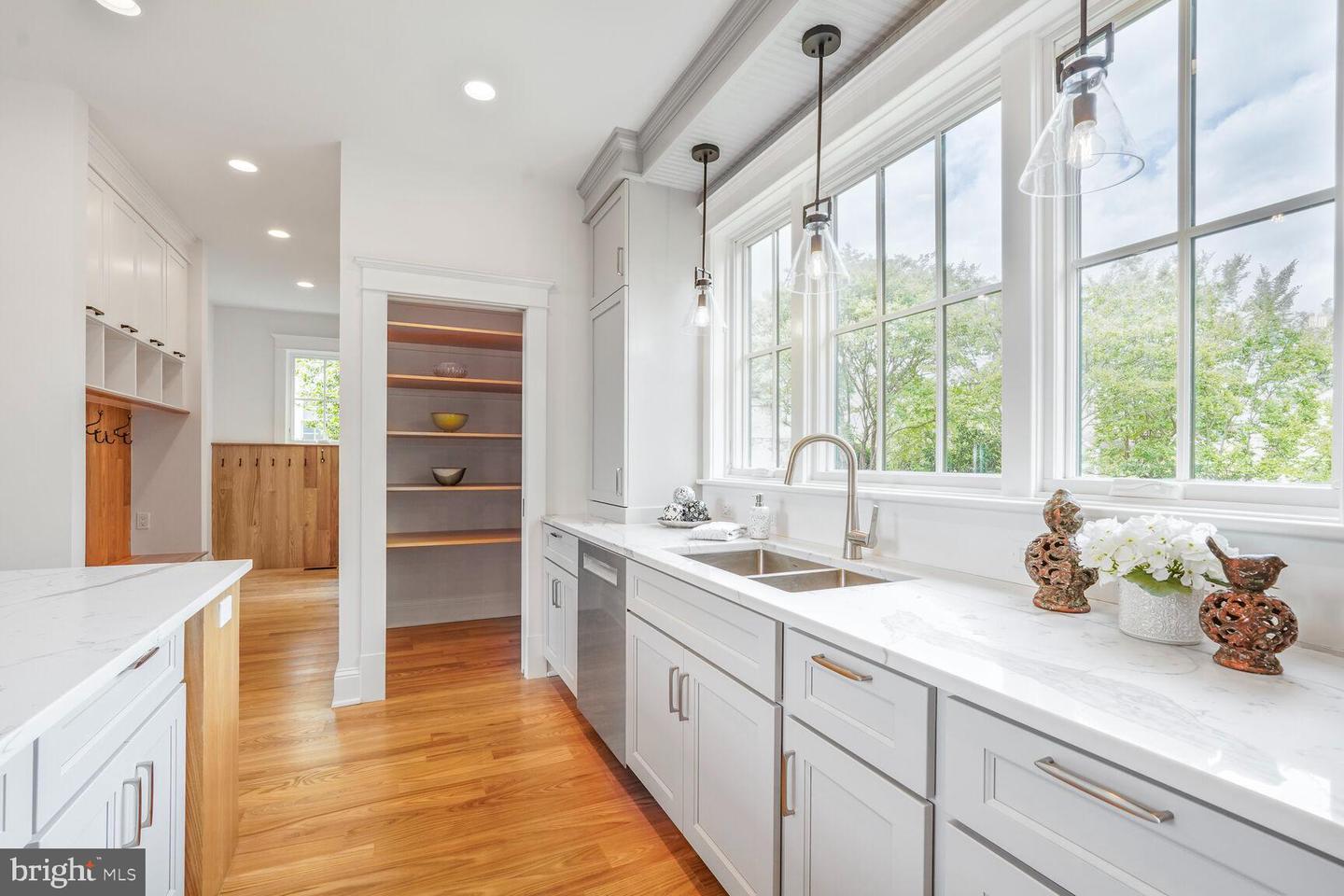 Alexandria, Virginia, 22301, United States, 6 Bedrooms Bedrooms, ,6 BathroomsBathrooms,Residential,Active,1825083