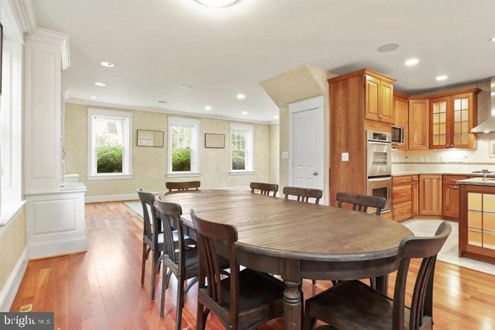 Mclean, Virginia, 22101, United States, 3 Bedrooms Bedrooms, ,3 BathroomsBathrooms,Residential,Active,1922333
