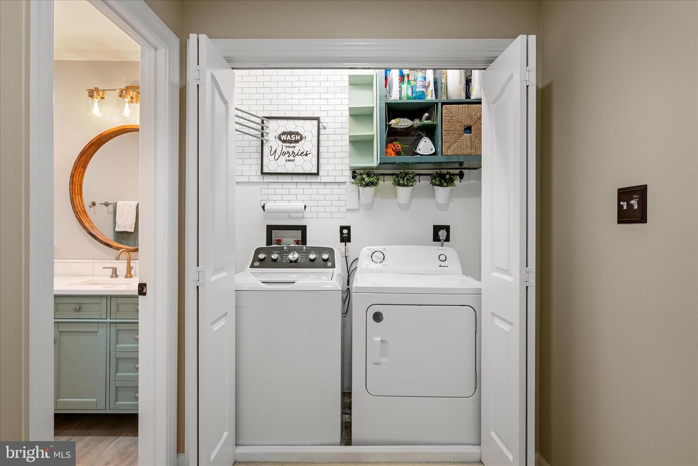 Centreville, Virginia, 20120, United States, 4 Bedrooms Bedrooms, ,3 BathroomsBathrooms,Residential,Active,2015484