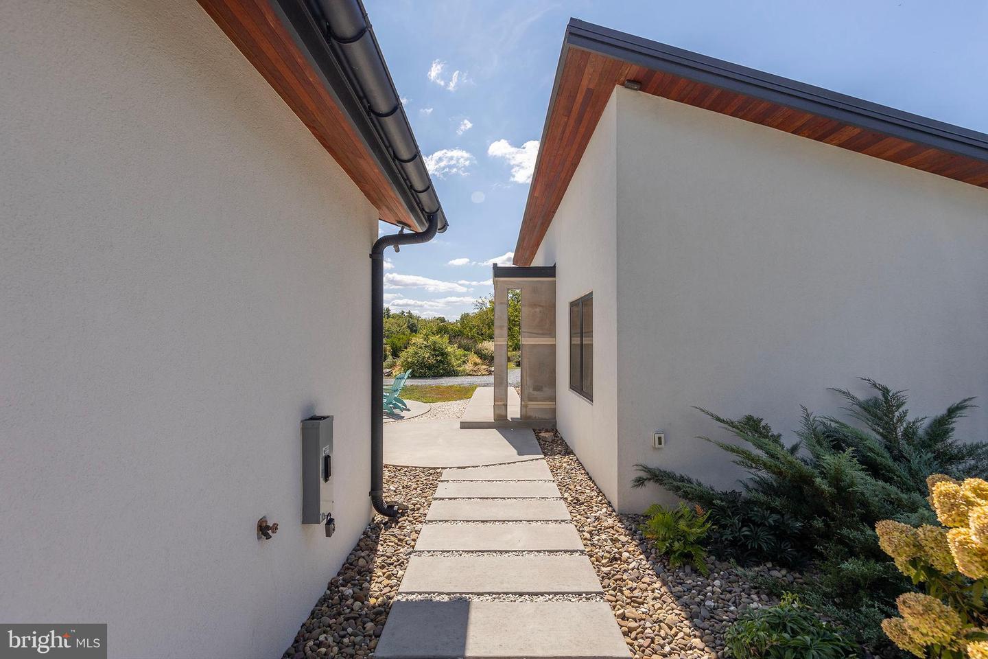 Berryville, Virginia, 22611, United States, 4 Bedrooms Bedrooms, ,4 BathroomsBathrooms,Residential,Active,1945547