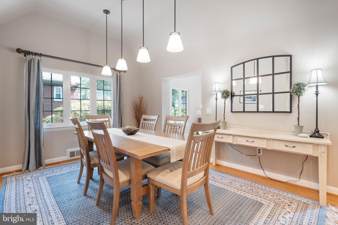 Arlington, Virginia, 22207, United States, 5 Bedrooms Bedrooms, ,4 BathroomsBathrooms,Residential,Active,1943764