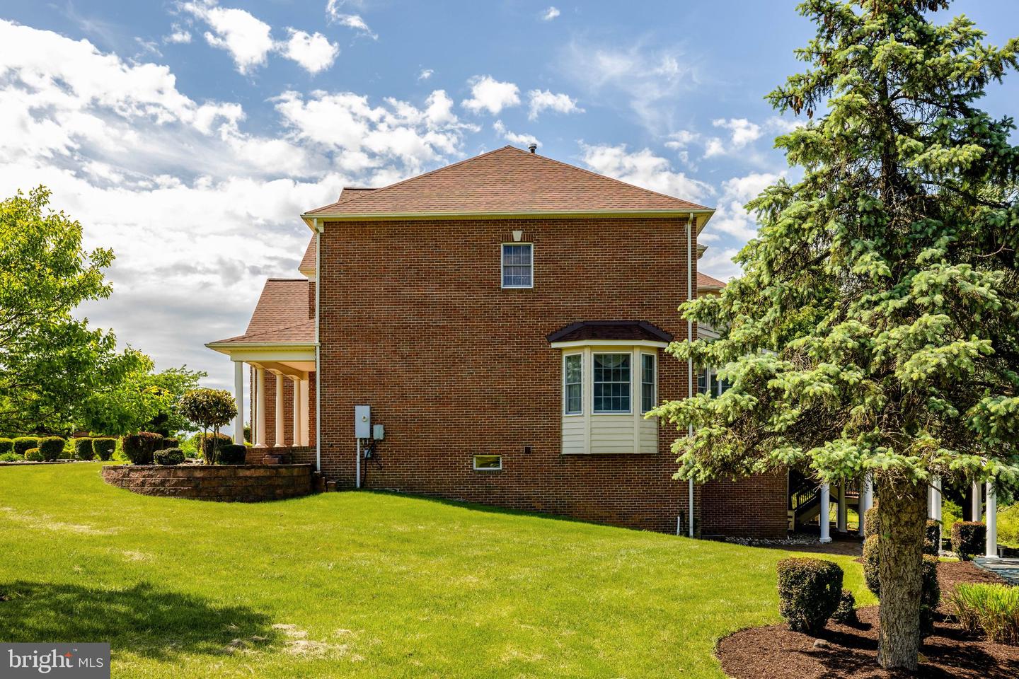 Leesburg, Virginia, 20175, United States, 5 Bedrooms Bedrooms, ,5 BathroomsBathrooms,Residential,Active,2021689