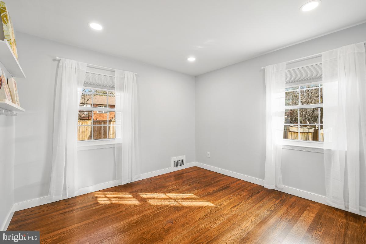 Alexandria, Virginia, 22308, United States, 3 Bedrooms Bedrooms, ,3 BathroomsBathrooms,Residential,Active,2006768