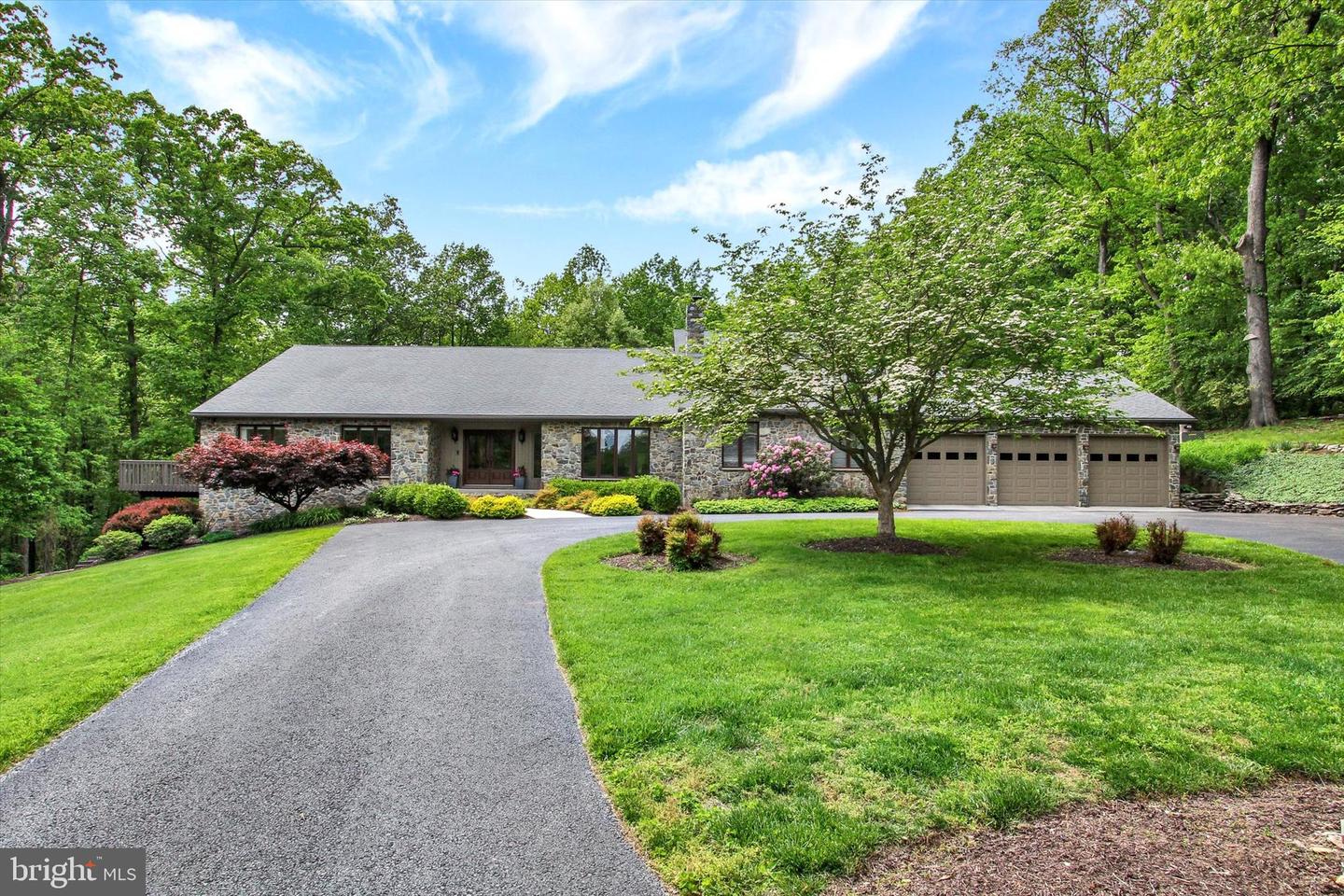 Hanover, Pennsylvania, 17331, United States, ,4 BathroomsBathrooms,Residential,Active,1849526