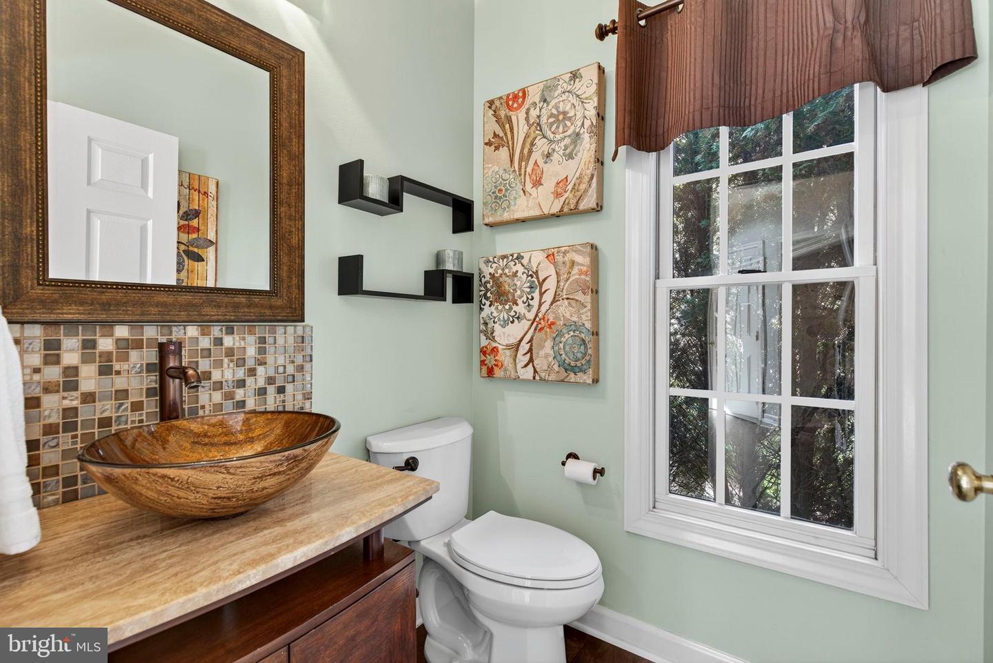 Aldie, Virginia, 20105, United States, 5 Bedrooms Bedrooms, ,5 BathroomsBathrooms,Residential,Active,2010541