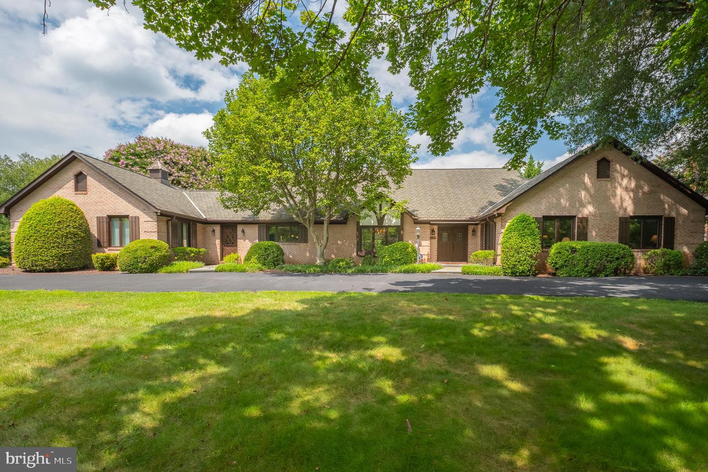 Potomac, Maryland, 20854, United States, 5 Bedrooms Bedrooms, ,6 BathroomsBathrooms,Residential,Active,1988488