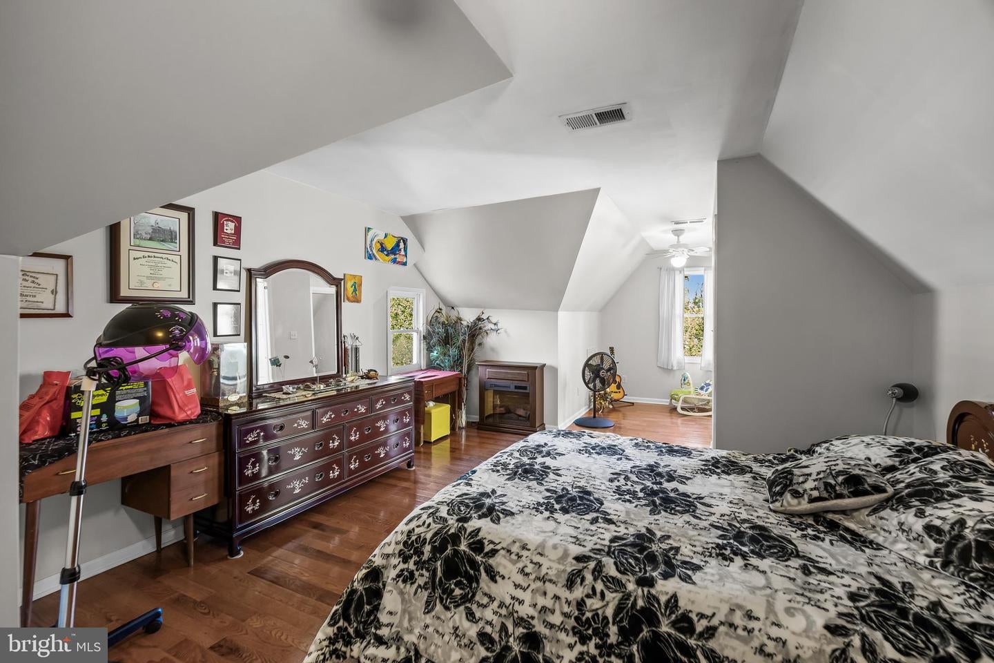 Delanco, New Jersey, 08075, United States, 5 Bedrooms Bedrooms, ,3 BathroomsBathrooms,Residential,Active,1914605