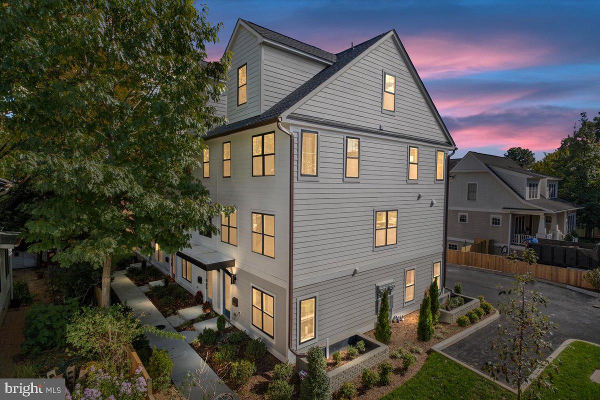 Arlington, Virginia, 22201, United States, 4 Bedrooms Bedrooms, ,5 BathroomsBathrooms,Residential,Active,2011879