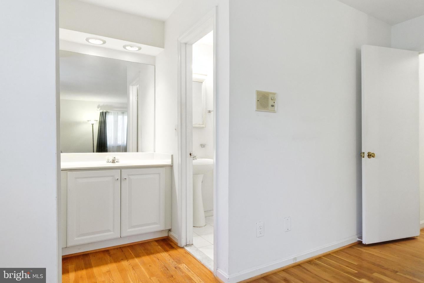 Mclean, Virginia, 22101, United States, 5 Bedrooms Bedrooms, ,3 BathroomsBathrooms,Residential,Active,1929396