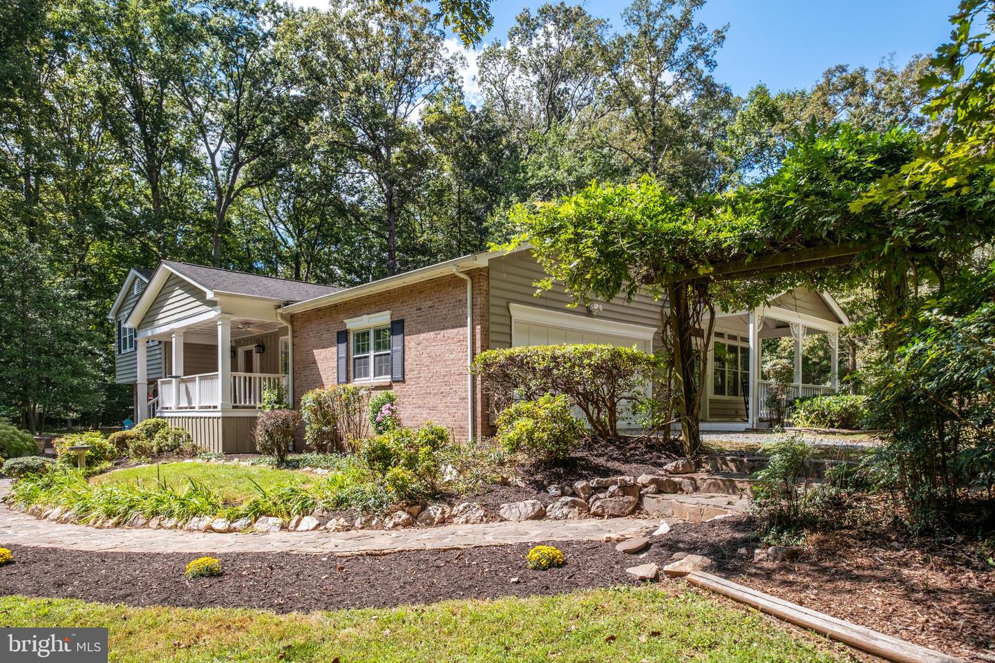 Fairfax Station, Virginia, 22039, United States, 4 Bedrooms Bedrooms, ,3 BathroomsBathrooms,Residential,Active,1936424