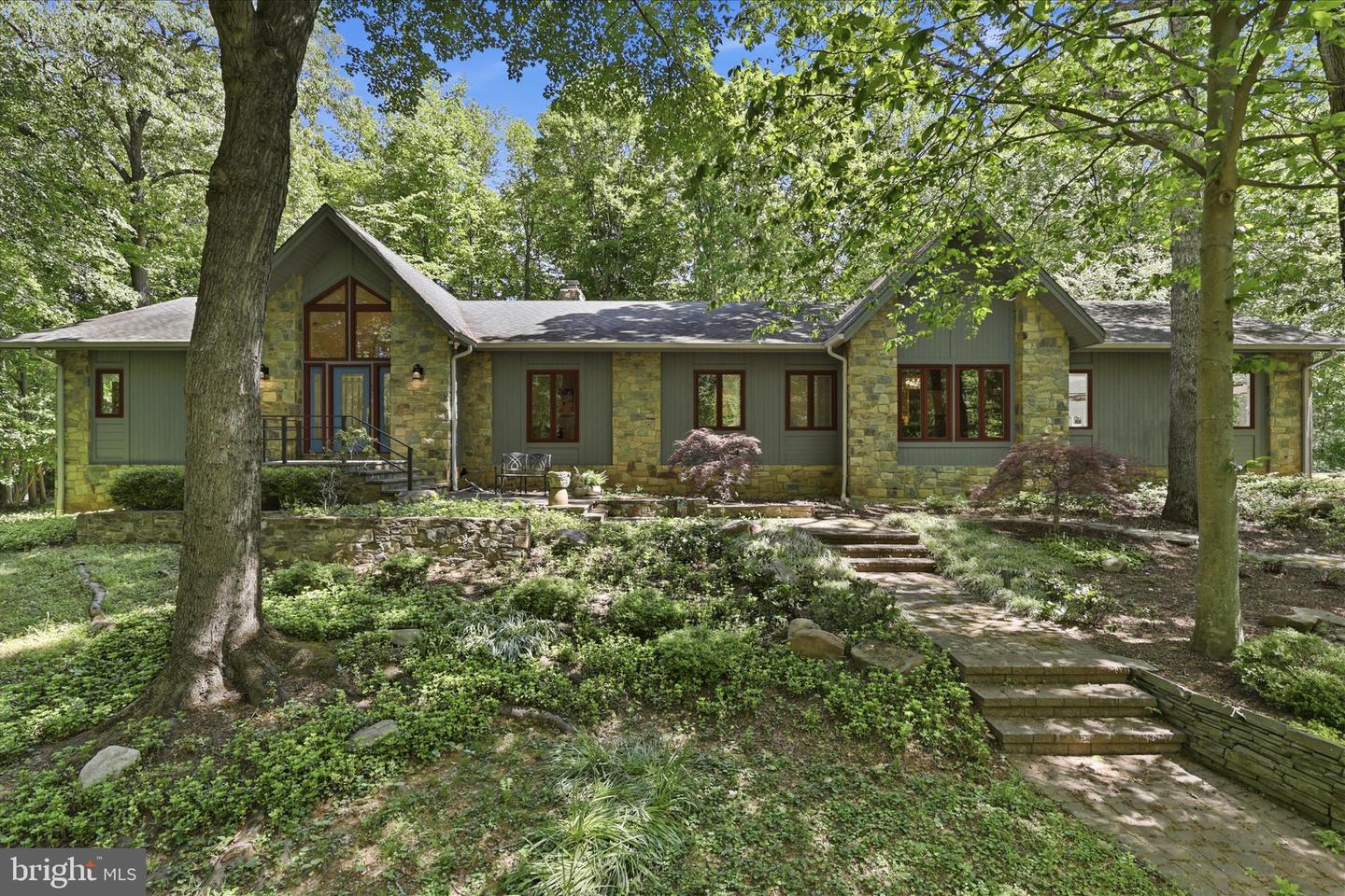 Great Falls, Virginia, 22066, United States, 4 Bedrooms Bedrooms, ,4 BathroomsBathrooms,Residential,Pending,2045715