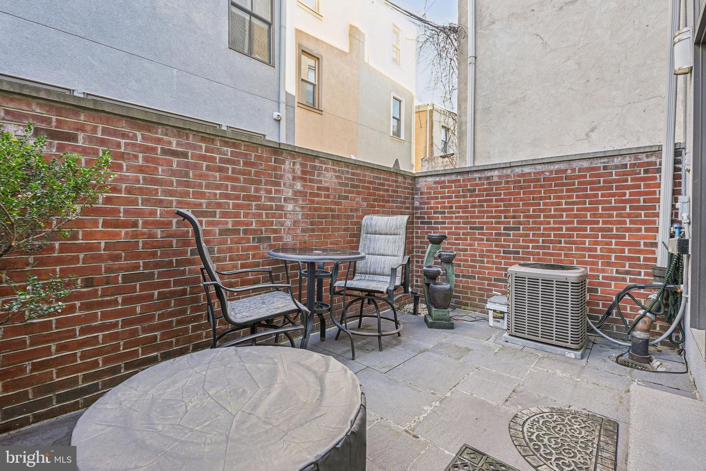 Philadelphia, Pennsylvania, 19147, United States, 4 Bedrooms Bedrooms, ,4 BathroomsBathrooms,Residential,Active,1999178