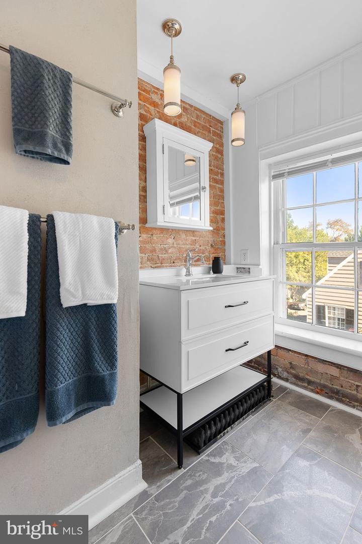 Alexandria, Virginia, 22314, United States, 3 Bedrooms Bedrooms, ,3 BathroomsBathrooms,Residential,Active,1927676