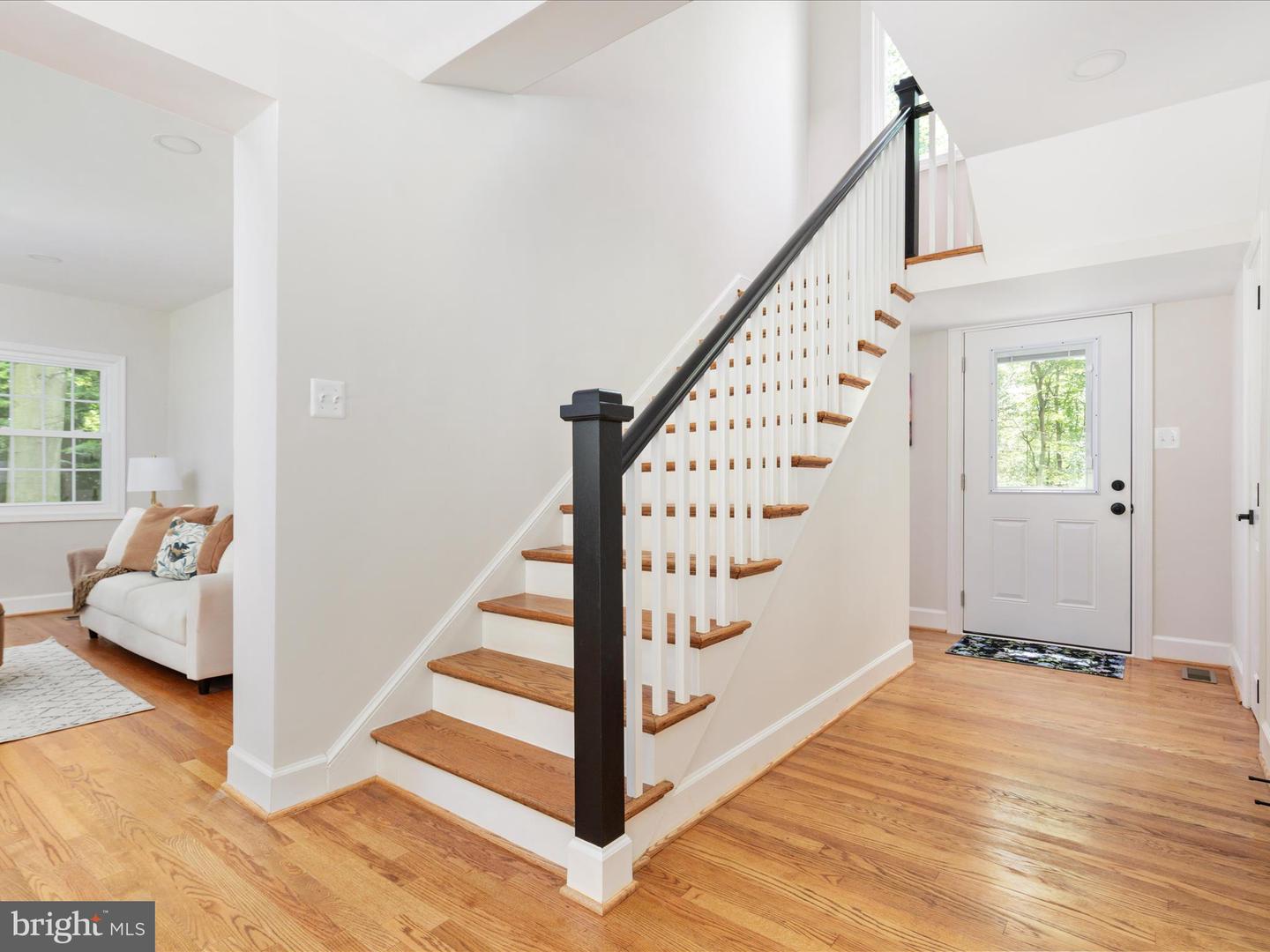 Clifton, Virginia, 20124, United States, 5 Bedrooms Bedrooms, ,5 BathroomsBathrooms,Residential,Active,1998598