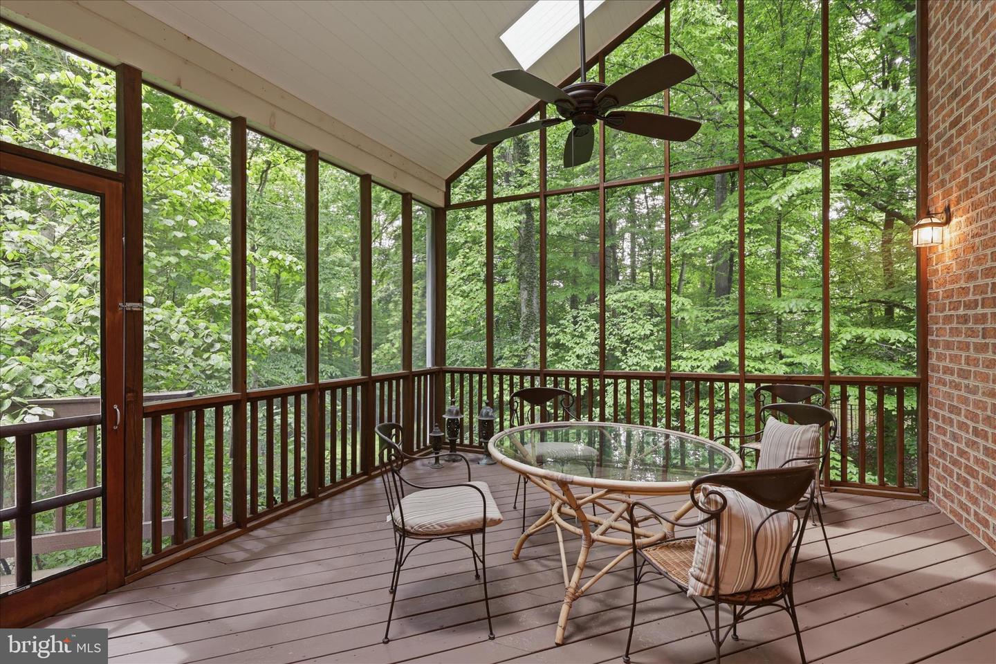 Oakton, Virginia, 22124, United States, 5 Bedrooms Bedrooms, ,5 BathroomsBathrooms,Residential,Pending,2045766