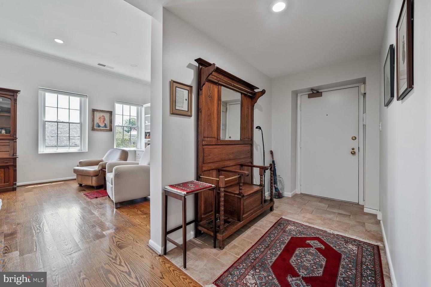 Alexandria, Virginia, 22314, United States, 2 Bedrooms Bedrooms, ,2 BathroomsBathrooms,Residential,Active,1929665