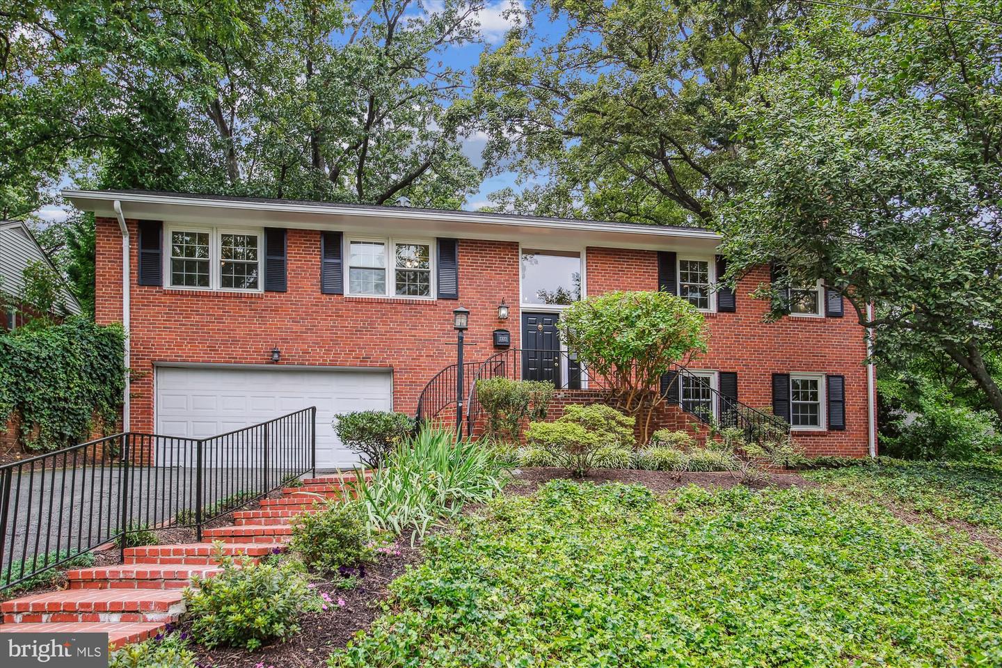 Arlington, Virginia, 22202, United States, 5 Bedrooms Bedrooms, ,3 BathroomsBathrooms,Residential,Active,1926909