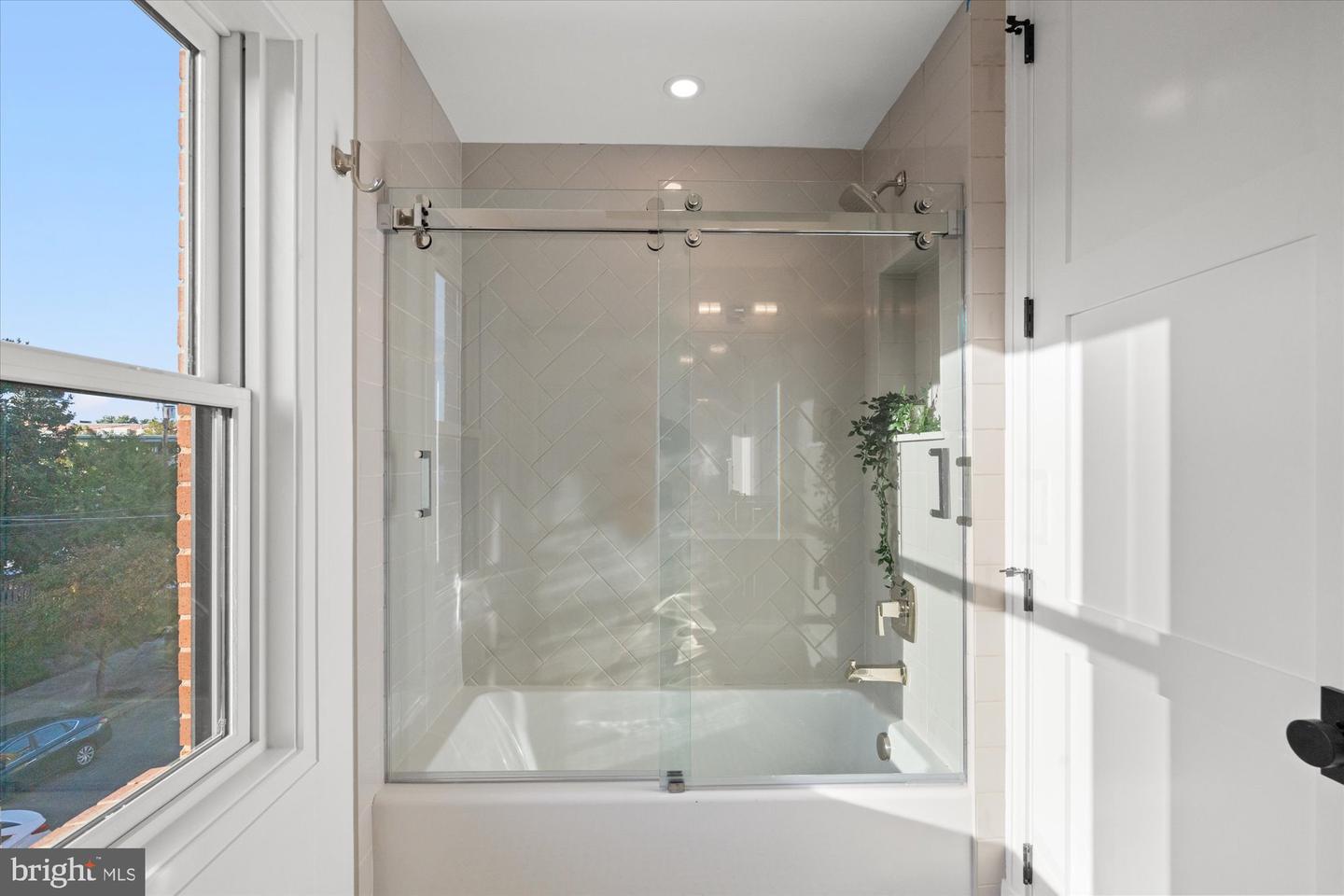 Alexandria, Virginia, 22314, United States, 4 Bedrooms Bedrooms, ,5 BathroomsBathrooms,Residential,Active,1962172