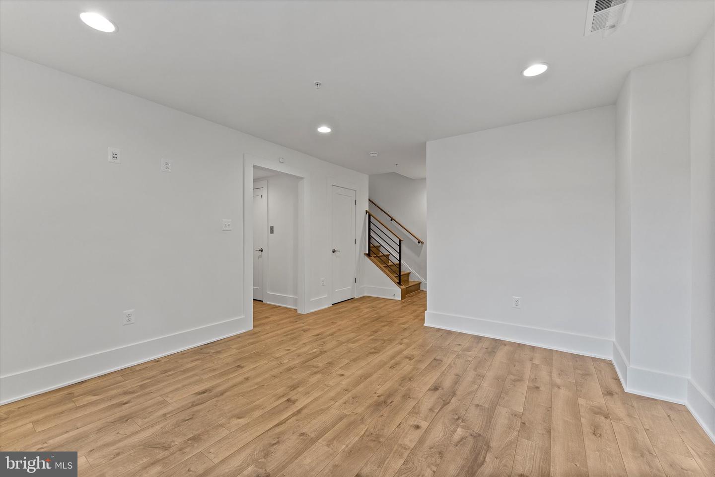 Potomac, Maryland, 20854, United States, 4 Bedrooms Bedrooms, ,5 BathroomsBathrooms,Residential,Active,1961966