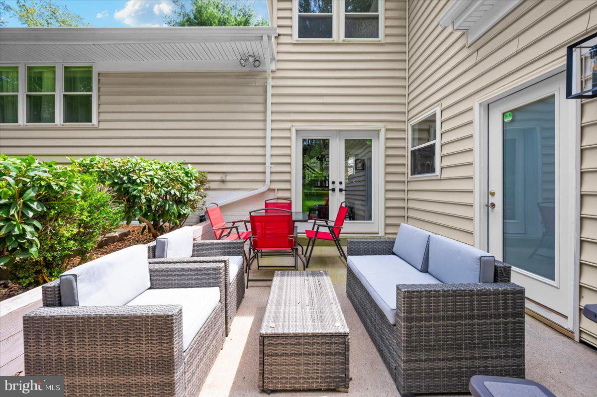 Fairfax, Virginia, 22030, United States, 5 Bedrooms Bedrooms, ,4 BathroomsBathrooms,Residential,Active,1892608