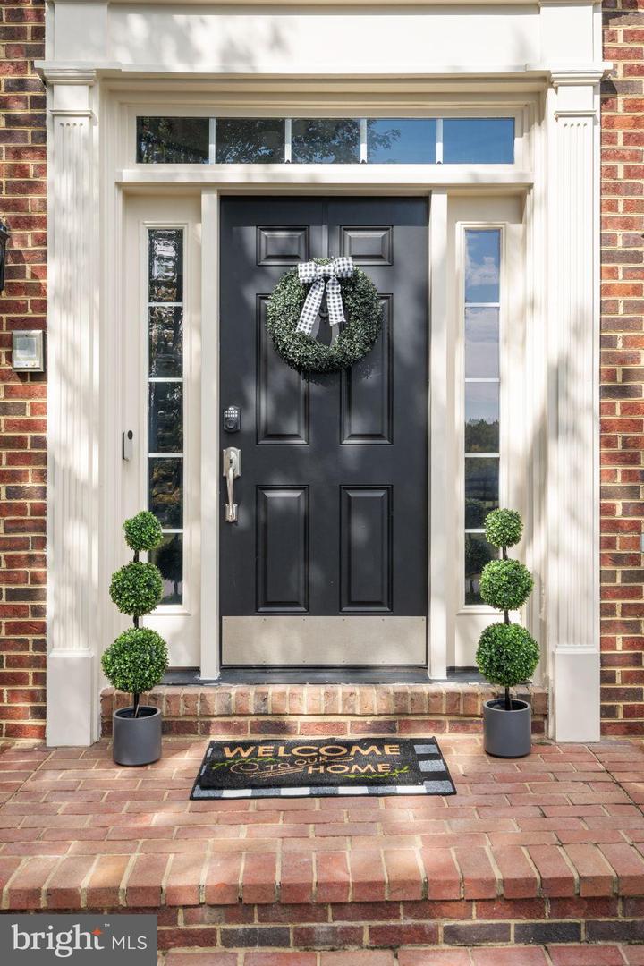 Aldie, Virginia, 20105, United States, 5 Bedrooms Bedrooms, ,5 BathroomsBathrooms,Residential,Active,2010541