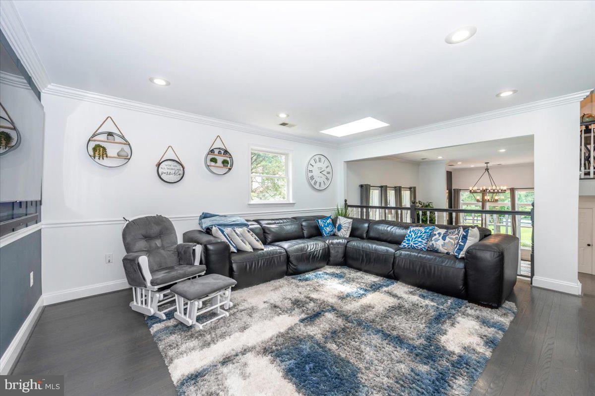 Fairfax, Virginia, 22030, United States, 5 Bedrooms Bedrooms, ,4 BathroomsBathrooms,Residential,Active,1892608