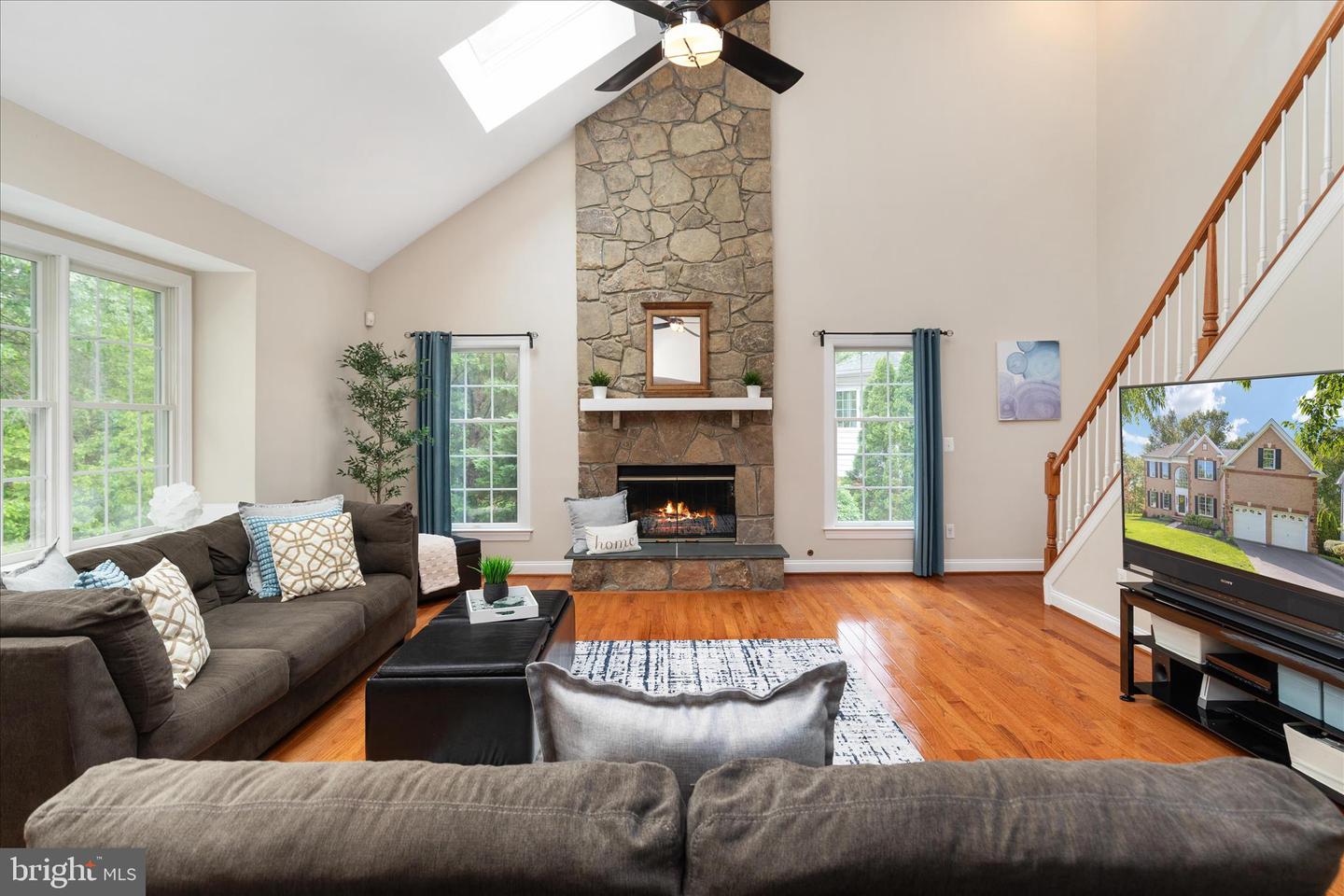 Haymarket, Virginia, 20169, United States, 5 Bedrooms Bedrooms, ,5 BathroomsBathrooms,Residential,Pending,2045778