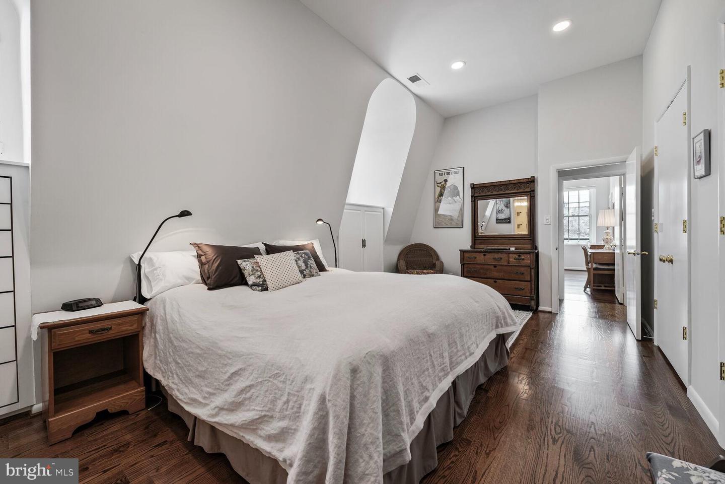 Alexandria, Virginia, 22314, United States, 2 Bedrooms Bedrooms, ,2 BathroomsBathrooms,Residential,Active,1929665