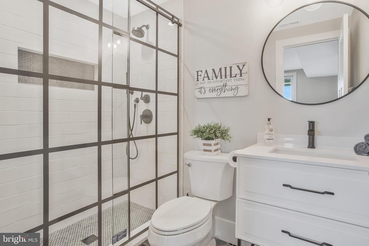 Edgewater, Maryland, 21037, United States, 4 Bedrooms Bedrooms, ,4 BathroomsBathrooms,Residential,Active,1988474